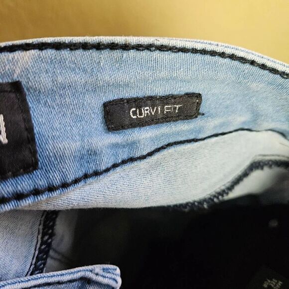 Thorn Curvy Capri Jeans - Picture 7 of 8